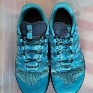 Salomon Vibe Running shoes